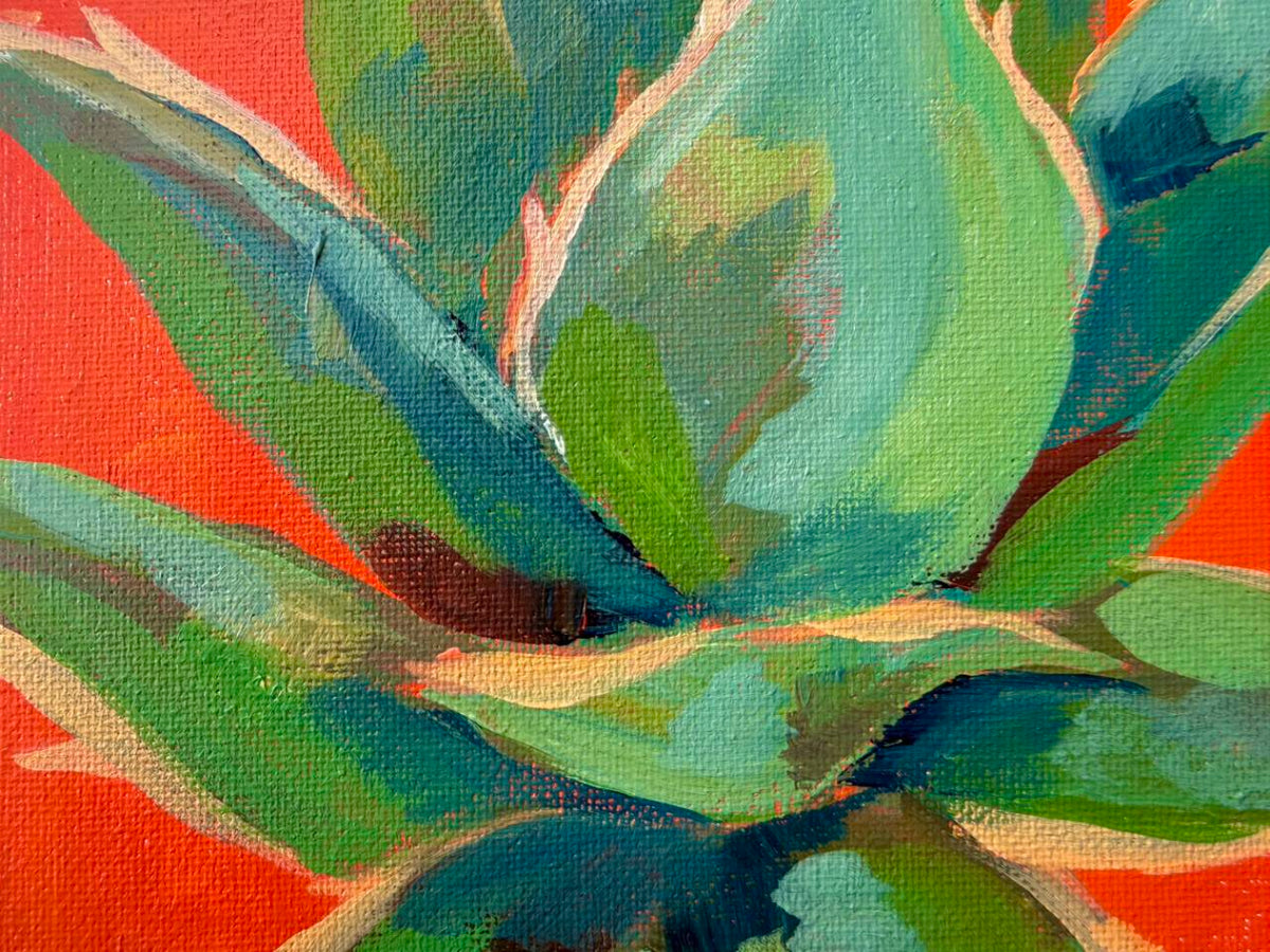 Detalle 1 de Agave: hojas verdes y pinceladas sobre fondo rojo